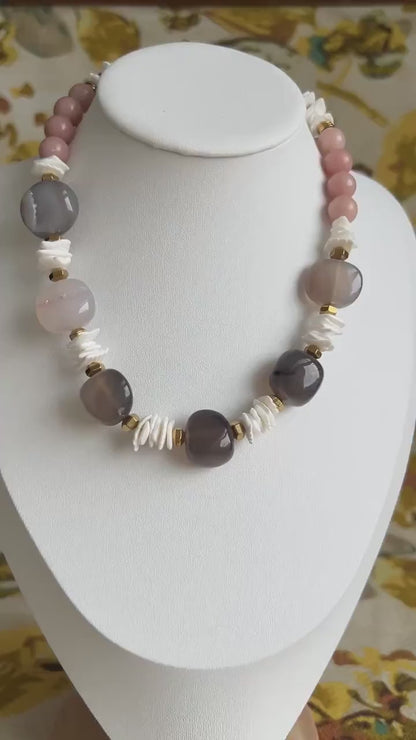 Klobige Boho Statement Halskette – Natürlicher Achat &amp; Muschelperlen, Rosa Perlmutt, 42 cm verstellbares Halsband, Heilkristall Geschenk für Sie