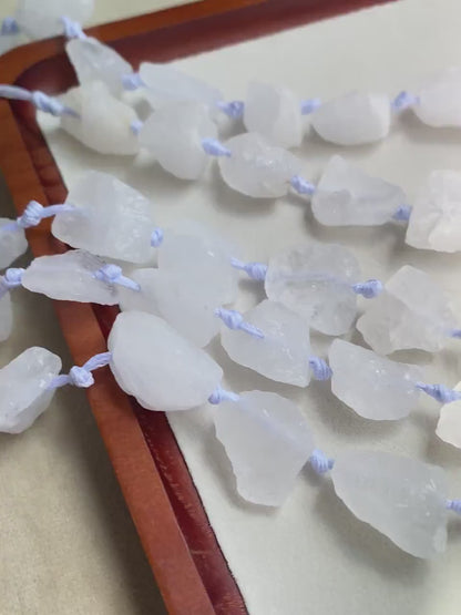 Natürliche weiße Quarz Rohstein Perlen, unregelmäßige Nuggets für Schmuckherstellung, Boho DIY Kristall Perlenkette ca. 40cm