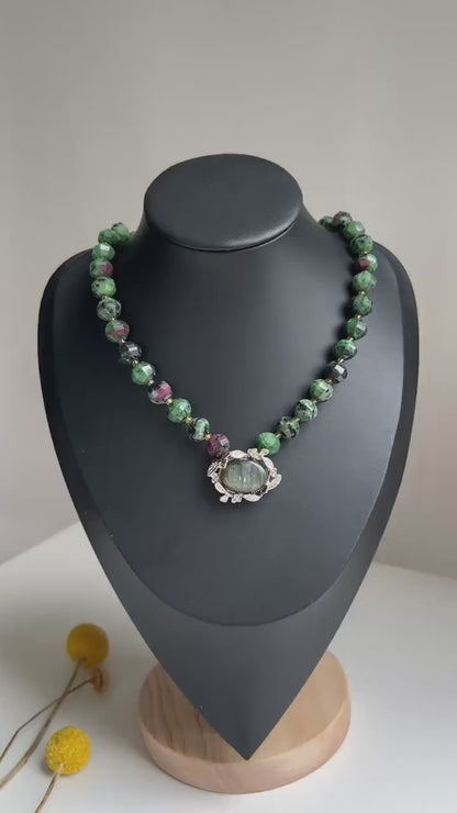 Große Smaragd-Perlenkette im Zauberwald-Stil | Labradorit spiritueller Anhänger | Vintage Gothic Schmuck | Einzigartiges Geschenk