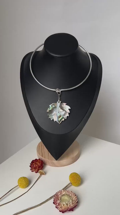 Halskette mit Abalone-Blatt-Anhänger|Natürlicher Muschelschmuck|Boho-Sommerstil|Handgefertigte Halskette im Ozean-Stil